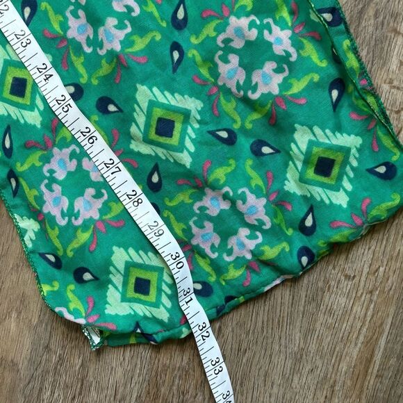Infinity Scarf Green Geometric Pattern - Picture 3 of 3